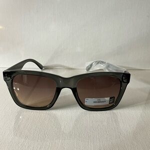 Elegant Gray Sunglasses